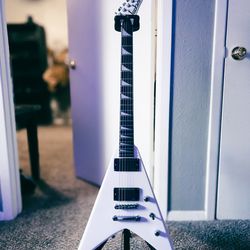 Jackson King V w/ active Pickups EMG 81 And 85’s