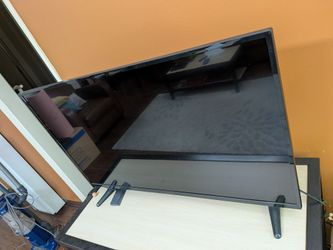 Insignia smart LED TV - 43"
