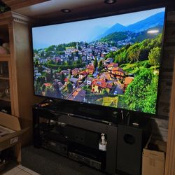 75" 4K Samsung  TV