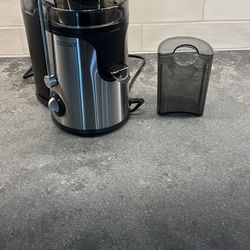 🍊 Stainless Steel Electric Juicer — Great Condition
