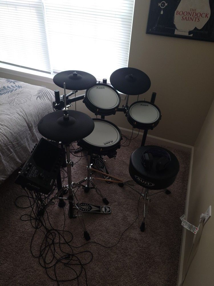 Alesis Strata Club Electric Drum set 