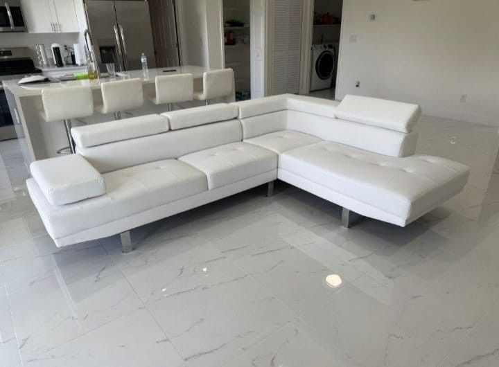 SECTIONAL COUCH 🛋