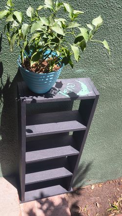 Dresser / stand