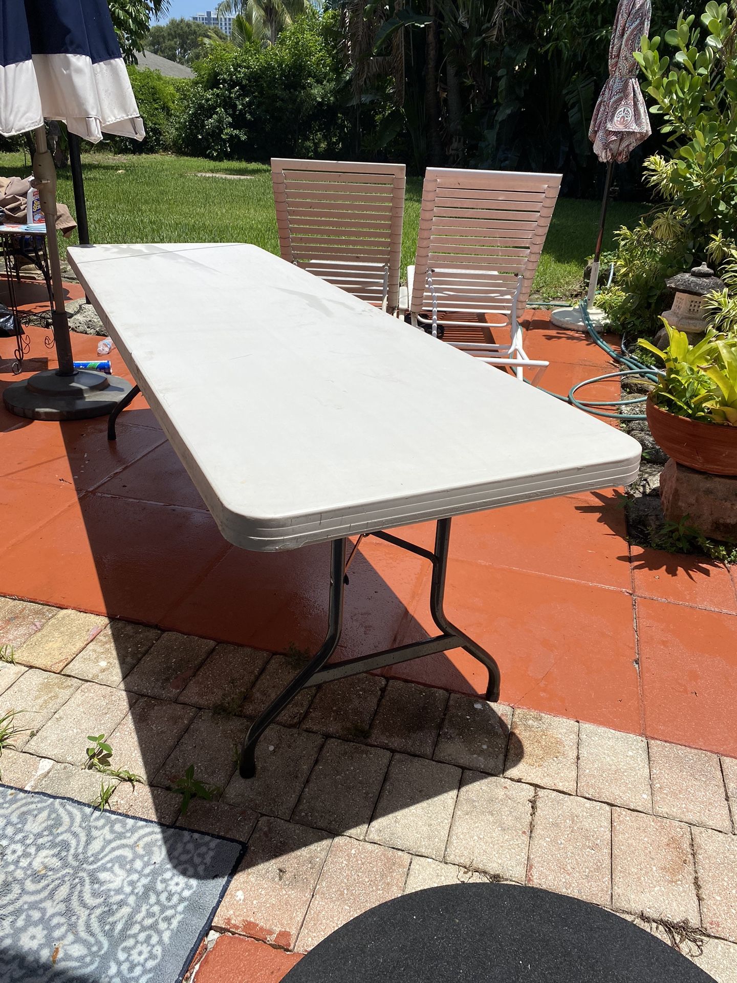 8’ Fold Up Table. 