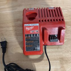 Milwaukee M12-M18 charger
