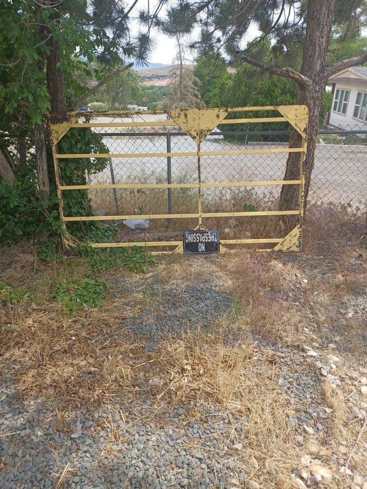 FREE TODAY. GATE. COME PICK