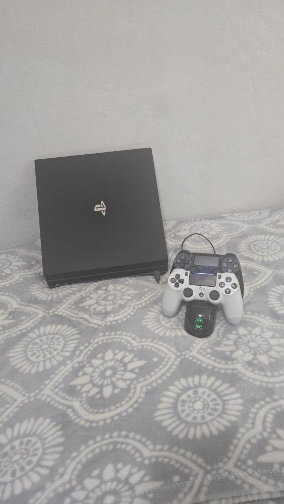 PlayStation 4 Pro 1TB Black