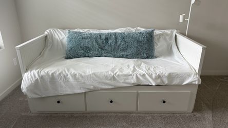 IKEA HEMNES Daybed + 2 Twin Mattresses