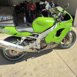 Kawasaki Ninja ZX9R 