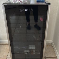 Wine refrigerator
