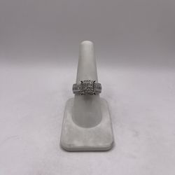 10kt Diamond Engagement Style Ring 