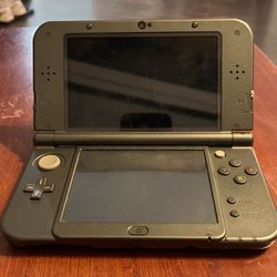 Nintendo 3DS XL (charger Included)