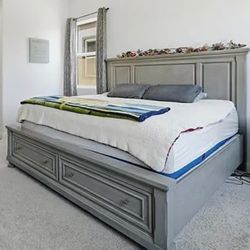 Bed set and dresser