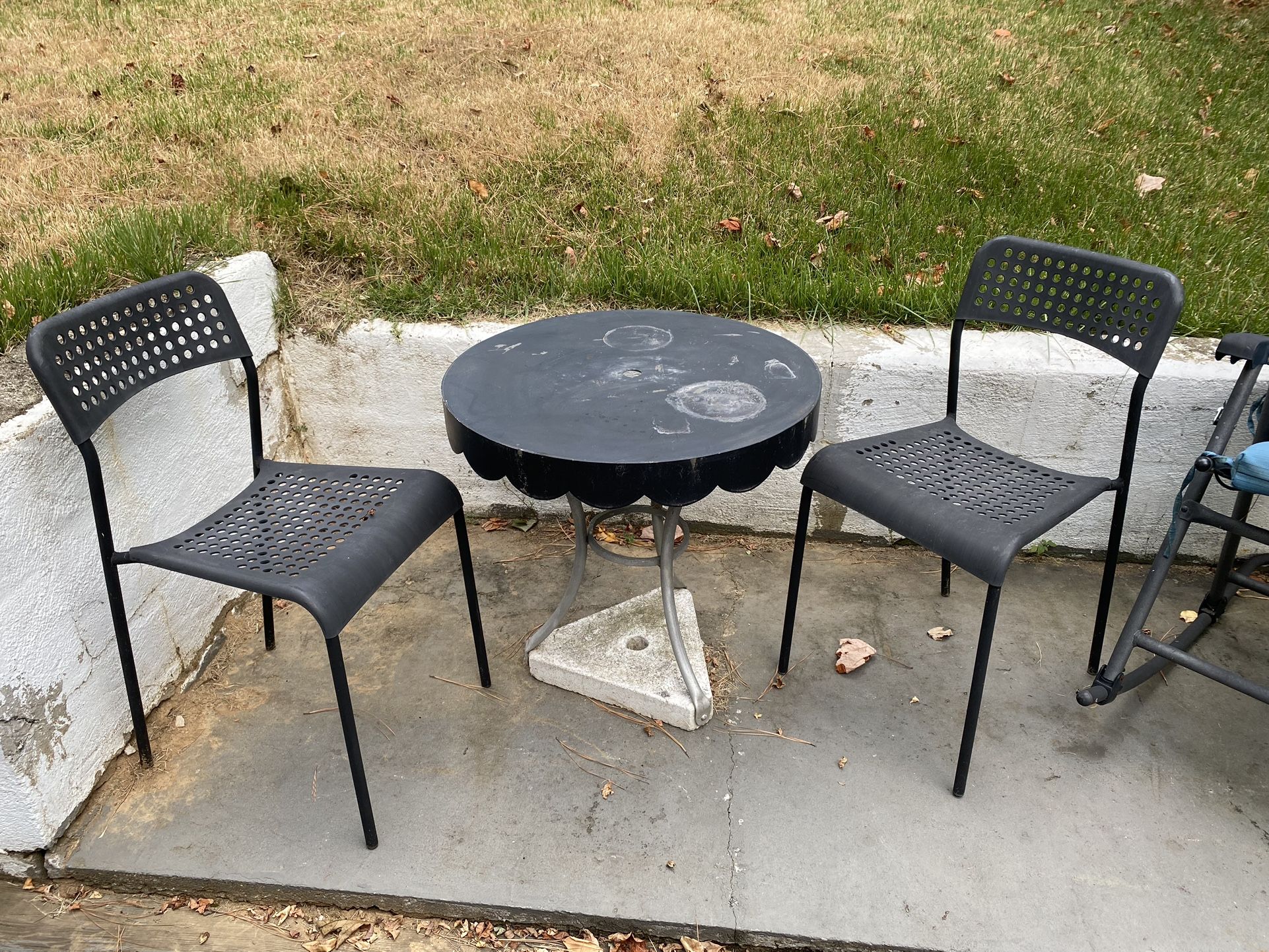 OUTDOOR ROUND METAL TABLE W/ Cement base & 2 chairs 24”w -24”h Good for balconies patios decks