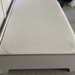 Toddler bed