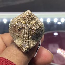 10k Gold With Diamond Men’s Ring!!