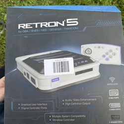 Retron 5 Console