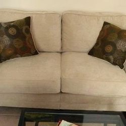 Serta Loveseat - Like New