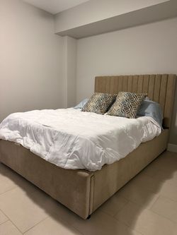 Modern Upholstered Bed Frame with Storage Queen size
