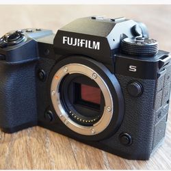 Fuji X-H2S Camera with + $600 dollars lens