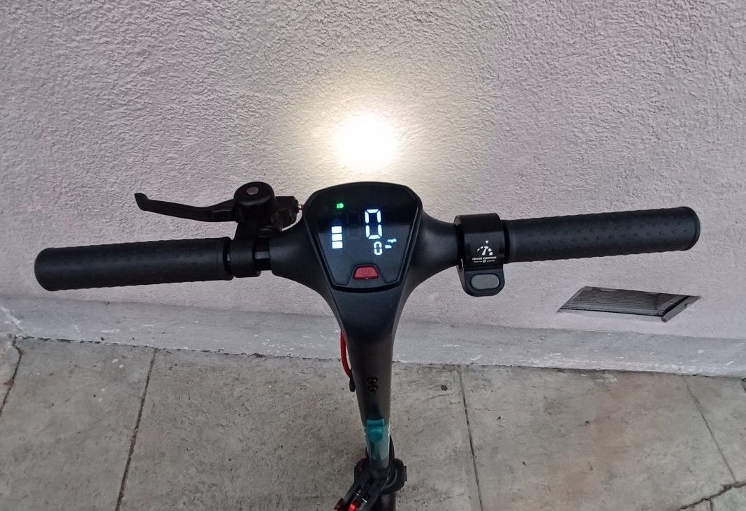 Gotrax Apex Pro. Lightly Used Condition. Charger Included