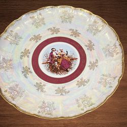Vintage center plate decorativo display pie e. Small chip at the base.