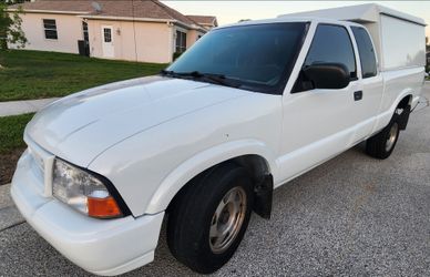 Mobile auto-repair shop built up in a 2000 GMC Sonoma SLS 3 door