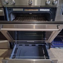 This 30-inch wide gas stove has 5 burners and is made by KitchenAid.