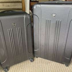 2Pc Hardside Luggage, Expandable lightweight Hardshell 24/28. Used With Light Scratches.