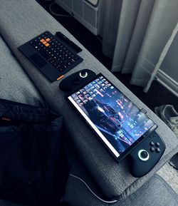 ONEXPLAYER X1 MINI 8840U 32GB RAM 2TB