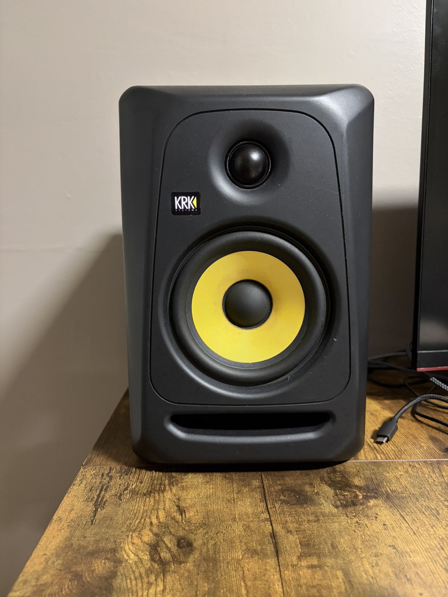 KRK Rotkit 5 Studio Moniters