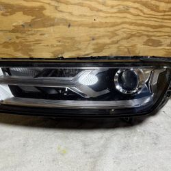 2017-2019 Audi Q7 OEM Driver Side, Lh Side Headlight Xenon/HID 