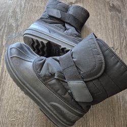 Snow Boots Size 4 Y