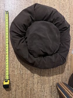 Quality comfy dog bed. Like New!