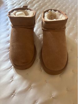 Uggs women size 8