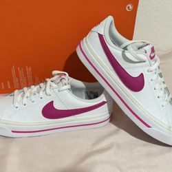 Nike Court legacies Sz 4Y