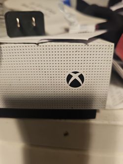 Xbox 360 Console And Contoller 100$ Firm