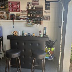 Bar With 2 Stools 