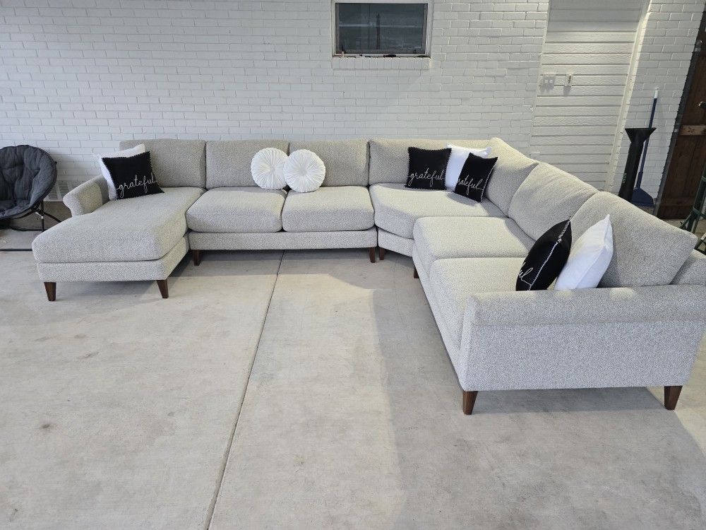 GORGEOUS SECTIONAL GREAT CONDITION NO PETS NO SMOKE 