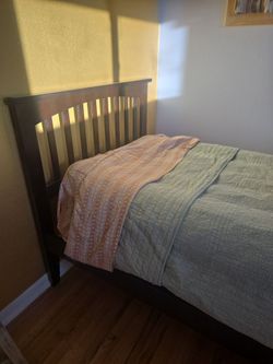 Twin Bedframe - disassembles very easy