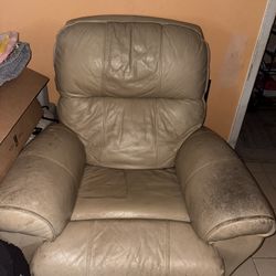 FREE RECLINER COUCH 