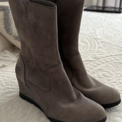 Women’s size 8 leather wedge UGGs