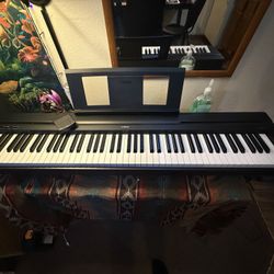 Yamaha P-71 (black) 