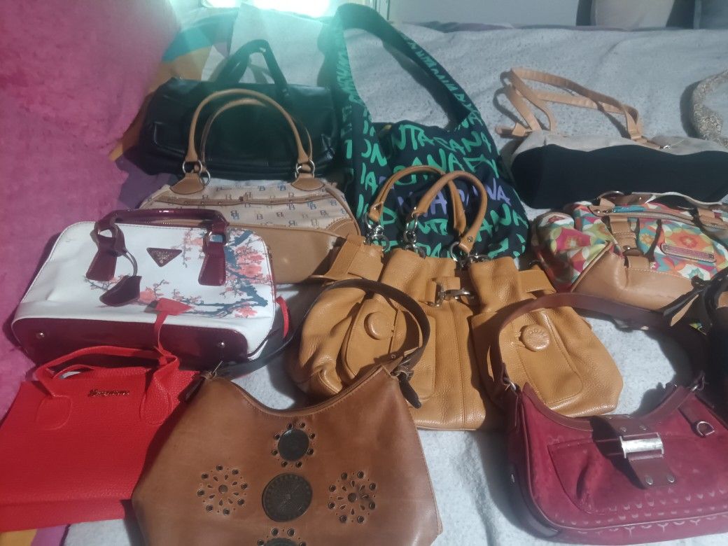 30 PocketBooks, Crossbags.. Most Name Brand..  Some Have Been Used Once .. All Are Used!! 