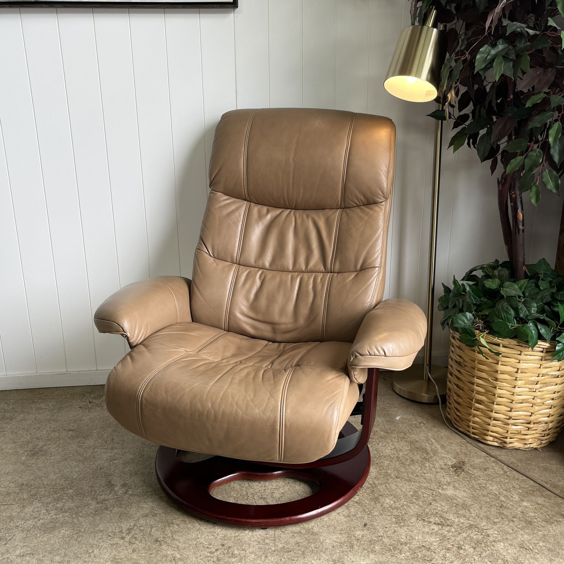 Lane stressless leather swivel recliner 