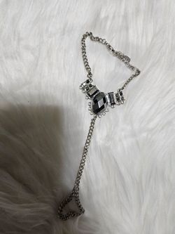 silver-tone chain bracelet featuring a central black faceted gem