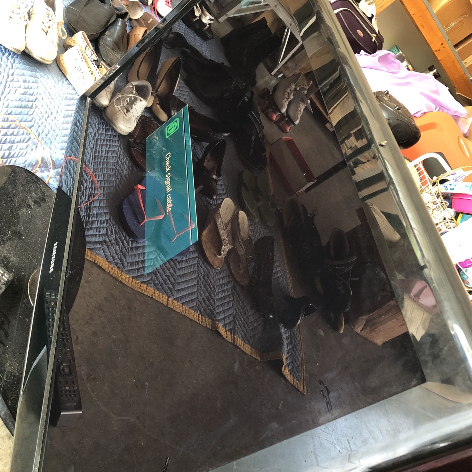 40” Samsung Tv with Remote