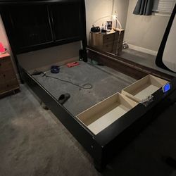  Free Queen Bed Frame + 2 Nightstands 