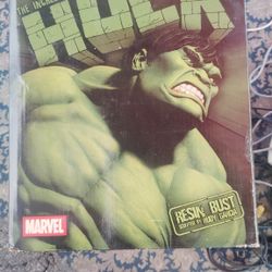 Hulk Statue 