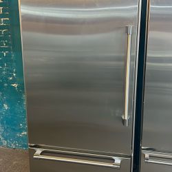 36”in Wide 84” Height Thermador Frige Use Like New Perfect Working And Warranty 